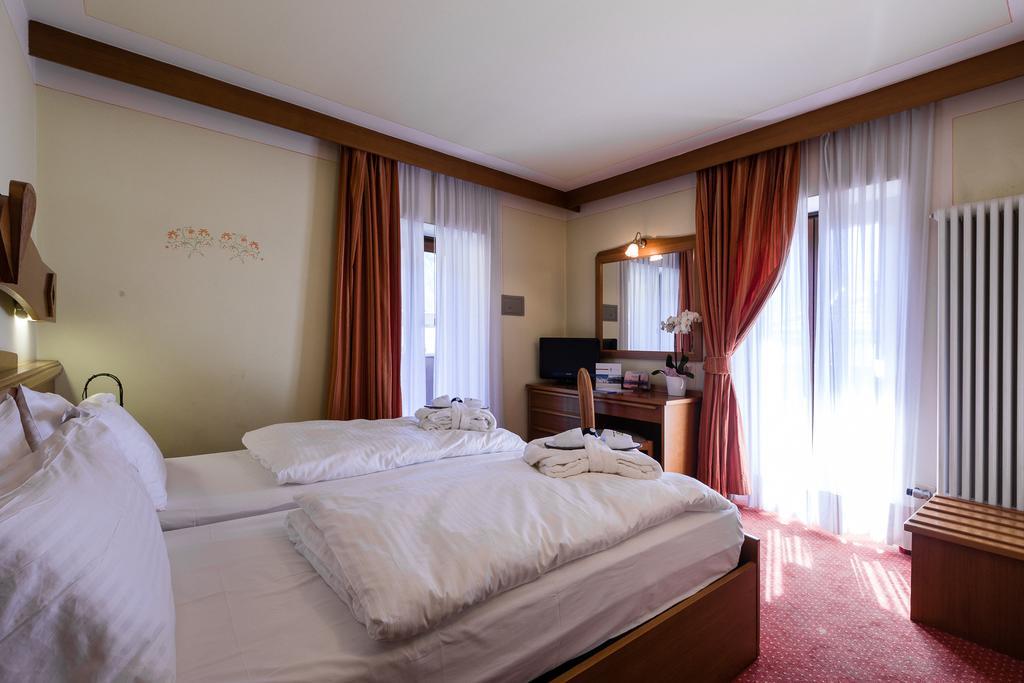 Hotel Collini Pinzolo Extérieur photo