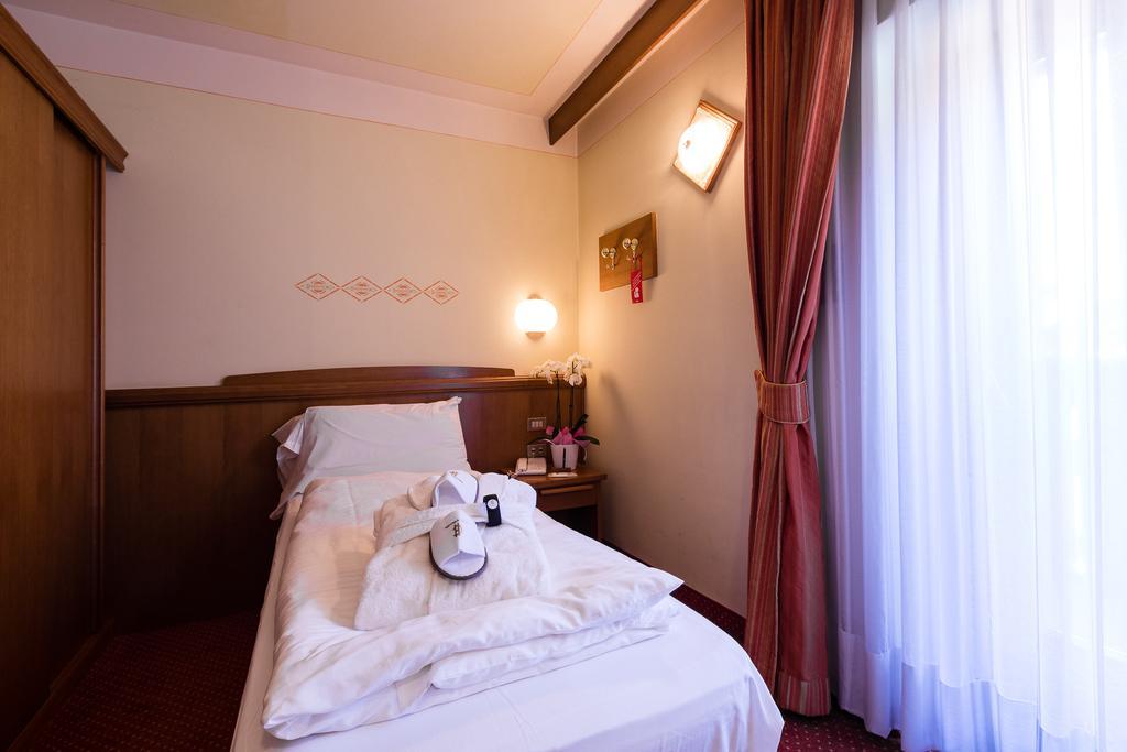 Hotel Collini Pinzolo Extérieur photo