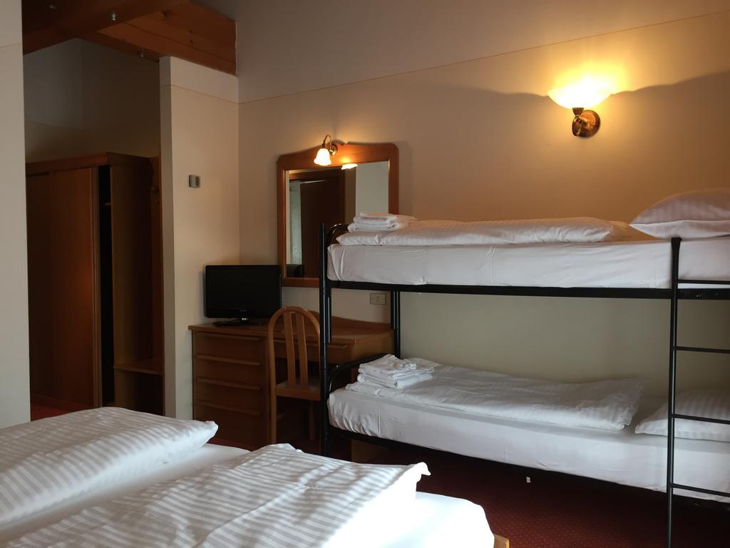 Hotel Collini Pinzolo Chambre photo